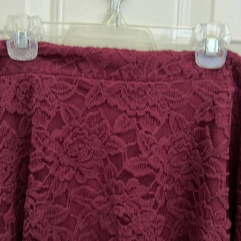 American Rag Women’s Maroon Lace Overlay Skirt.  XL NWT